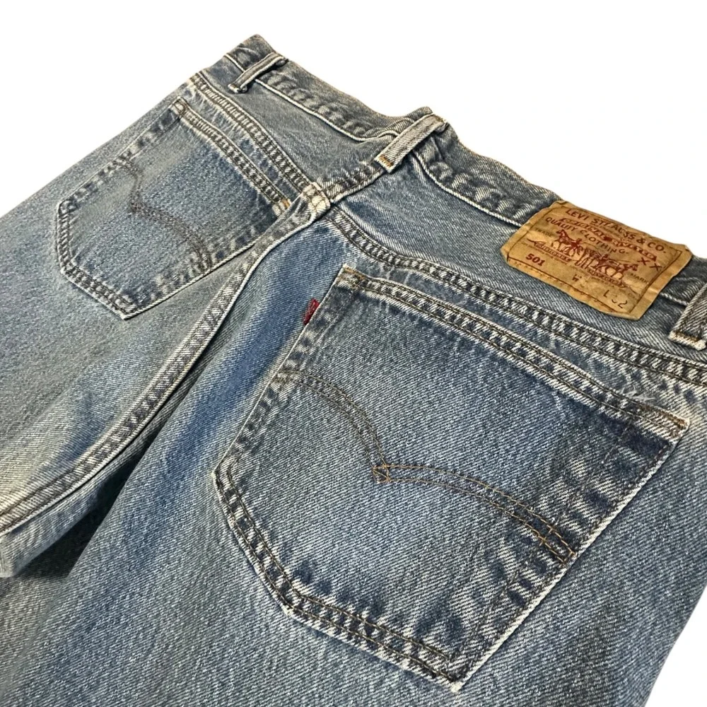 Vintage Levi's 501 Jeans Mens 38x32 Classic Medium Wash Blue Button Fly USA